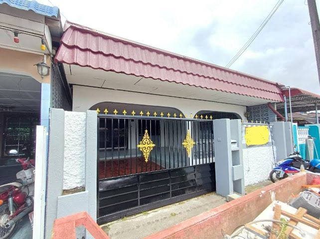 Single storey terrace house Jalan Santalia 1 – photo 1