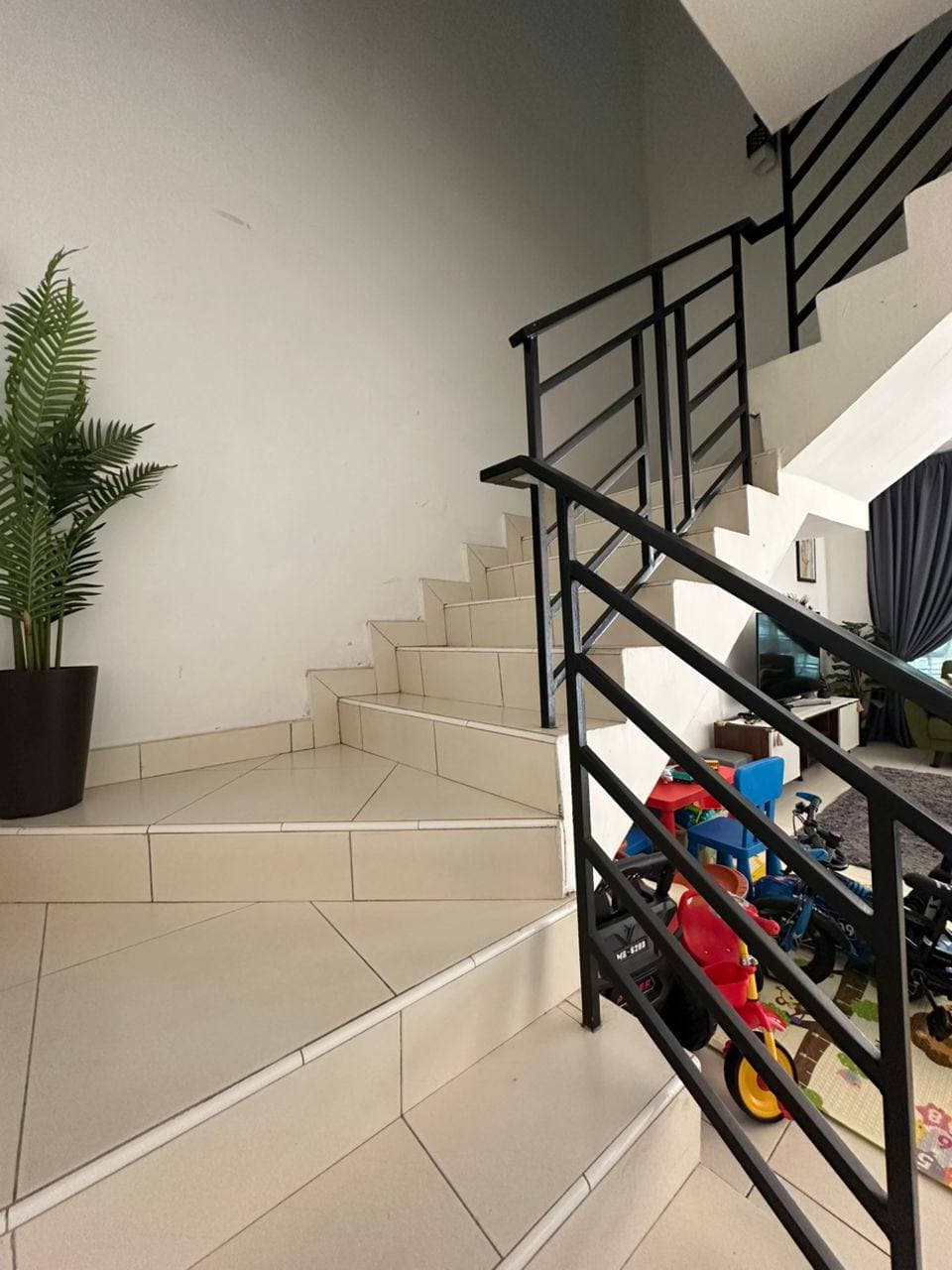 Double Storey Terrace House Molek 7