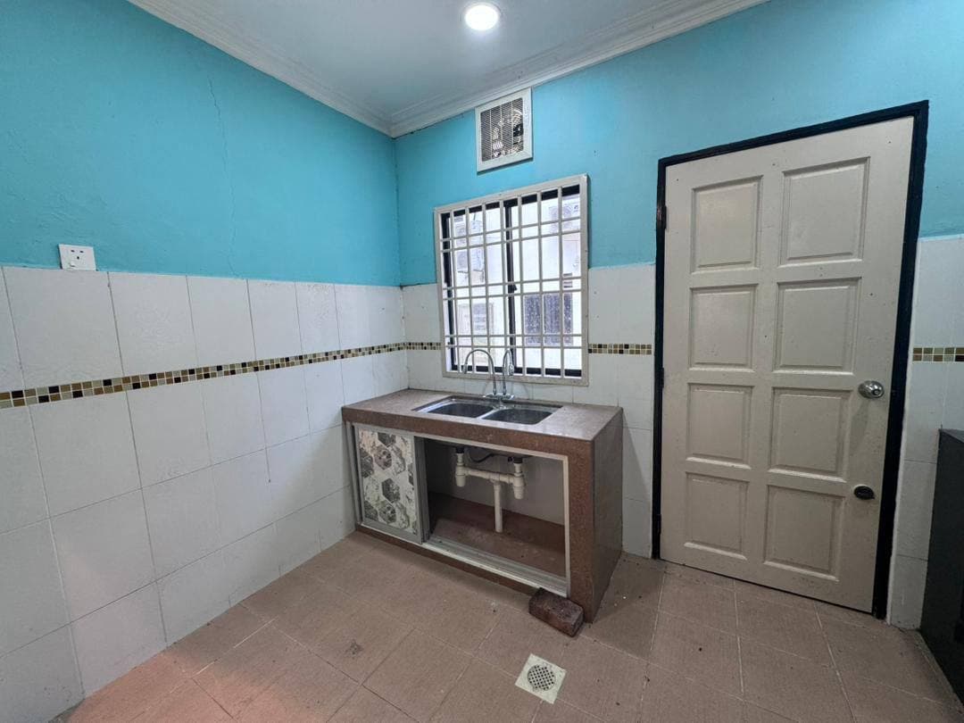 Double storey terrace house Bandar Seri Alam 11