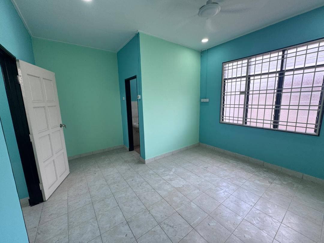 Double storey terrace house Bandar Seri Alam 13