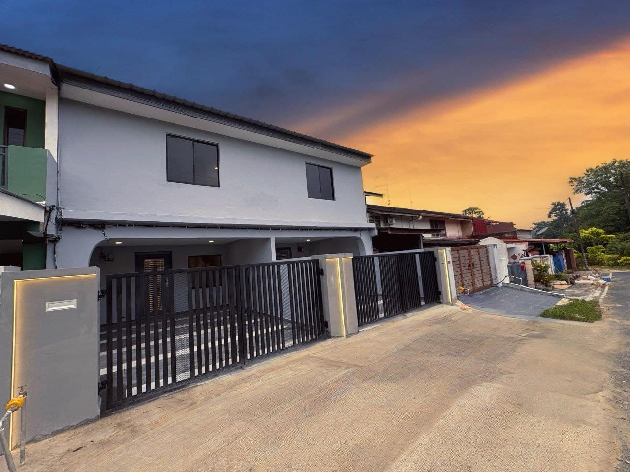 Large Double Storey Low Cost Tmn Muhibbah (Kulai) 3