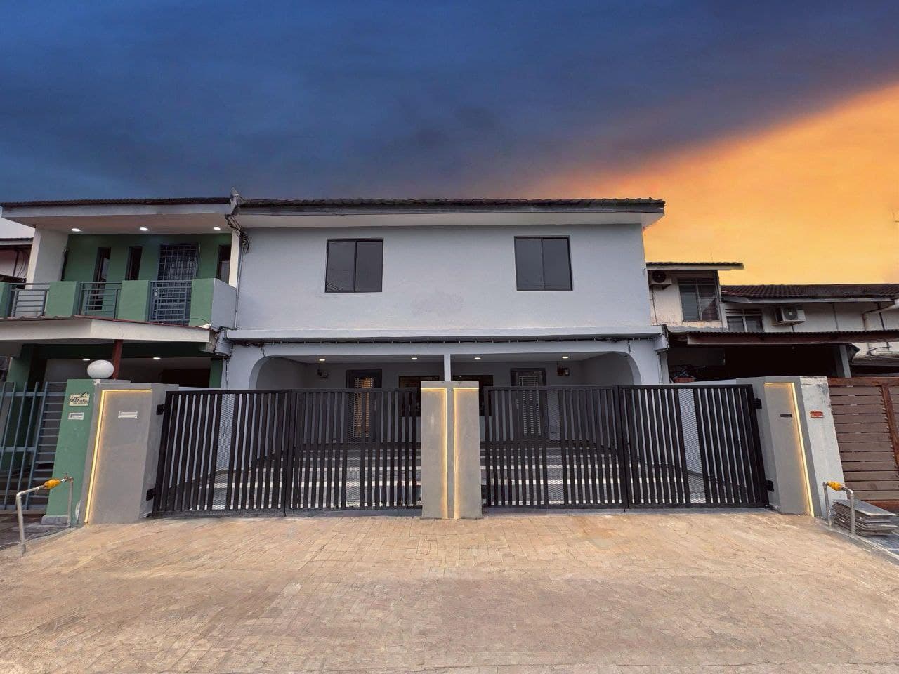 Large Double Storey Low Cost Tmn Muhibbah (Kulai) 4