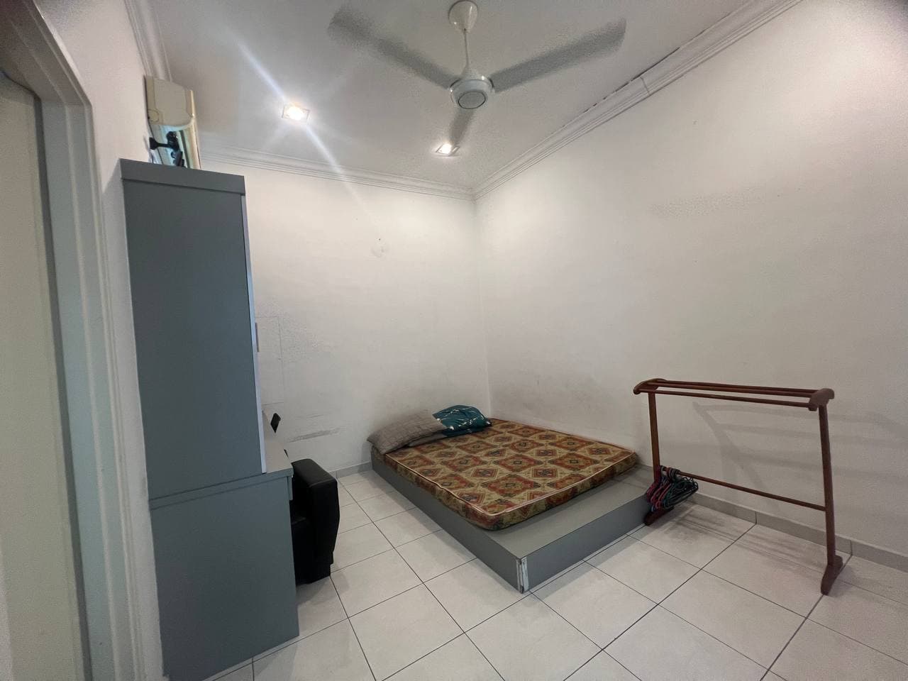 Double Storey Terrace (Intermediate Unit) Jalan Jasa, Rini Hills 9