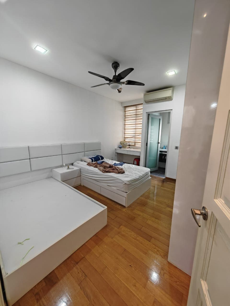 2.5 Storey corner lot Sutera Utama 16