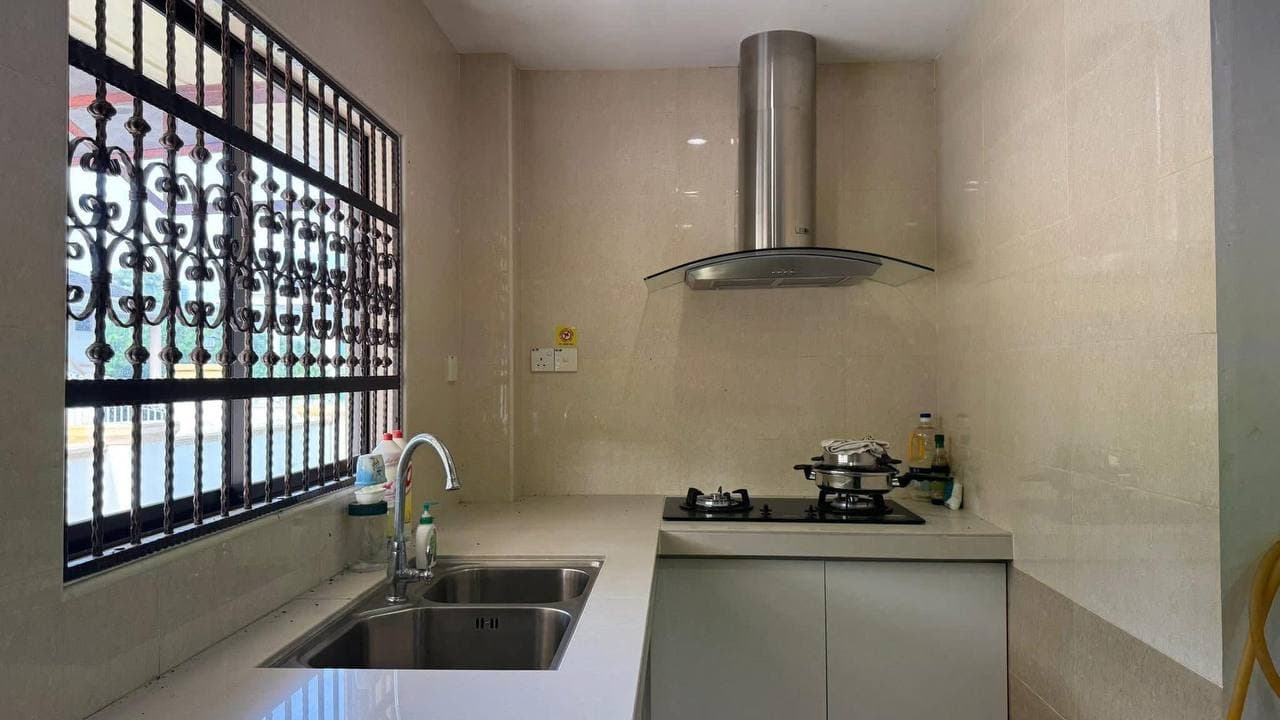 2-Storey Bungalow Jalan Keruing Taman Rinting 6