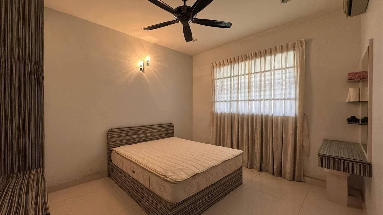 2-Storey Bungalow Jalan Keruing Taman Rinting 4