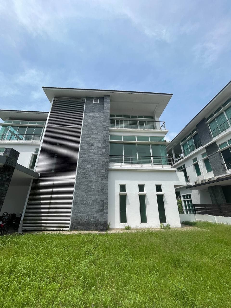 3 & 1/2 Storey Bungalow Straits View 2