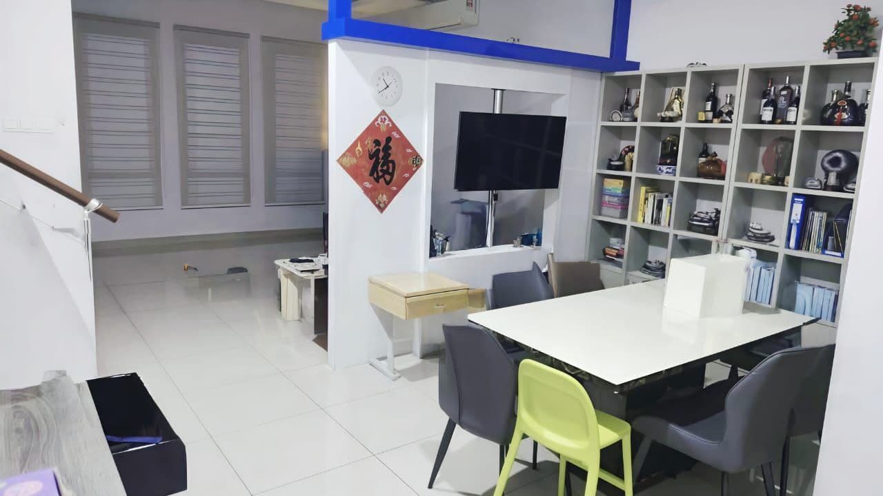 Double Storey Terrace House Austin Residence – photo 1