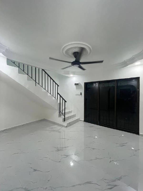 Single storey terrace Taman Ungku Tun Aminah – photo 1