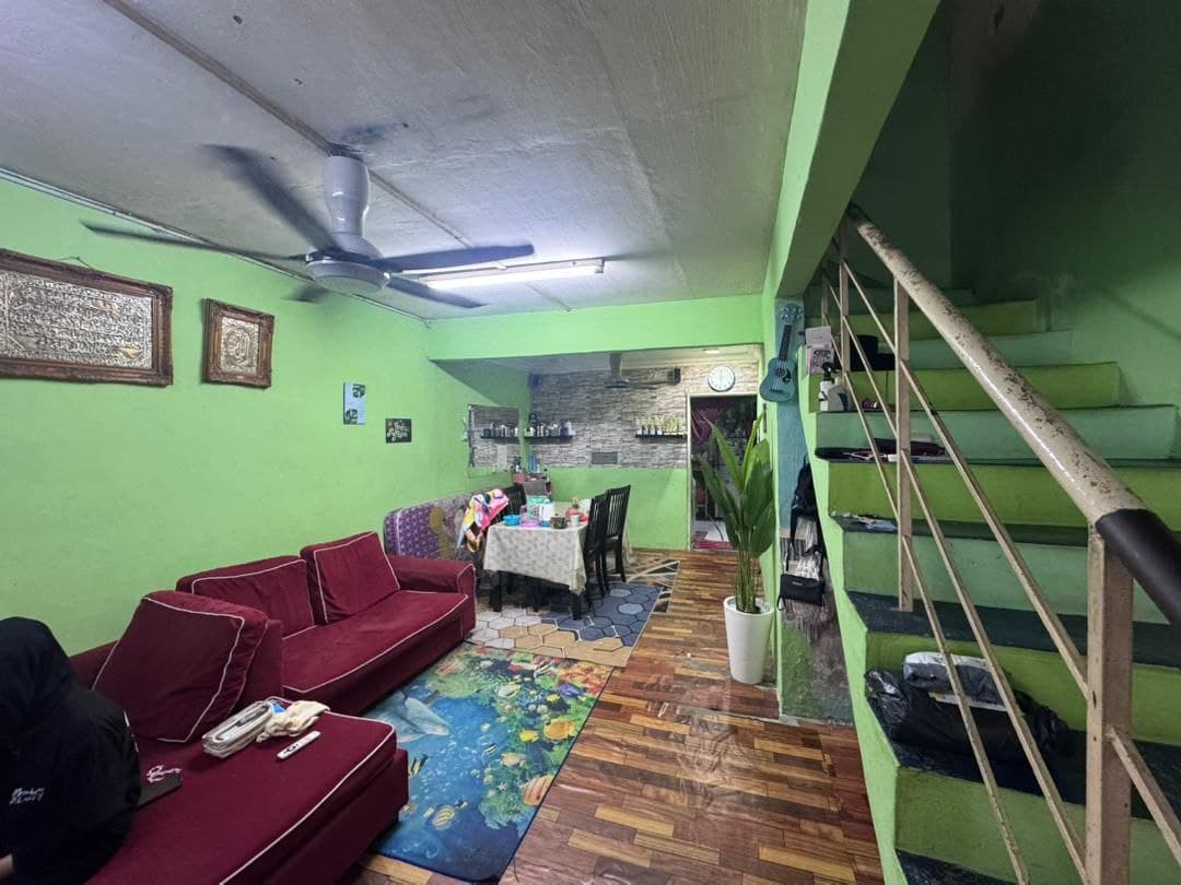 Double storey low cost Jalan Teratai Taman Johor Jaya – photo 1