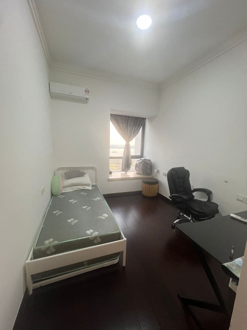 R&F 2 bed  2 bath
Phase 1 
Close kitchen 
1carpark… 9