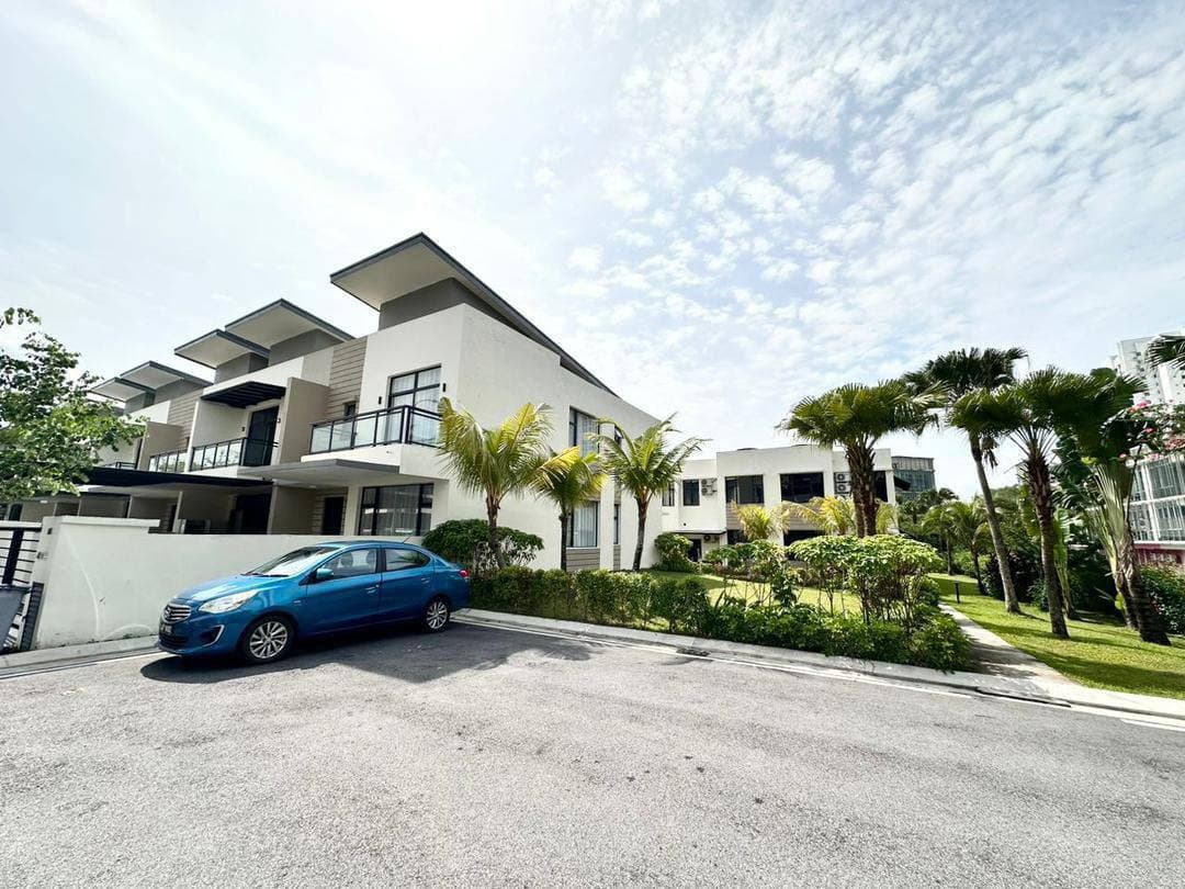 Double Storey End Lot Central Park Country Garden Tampoi