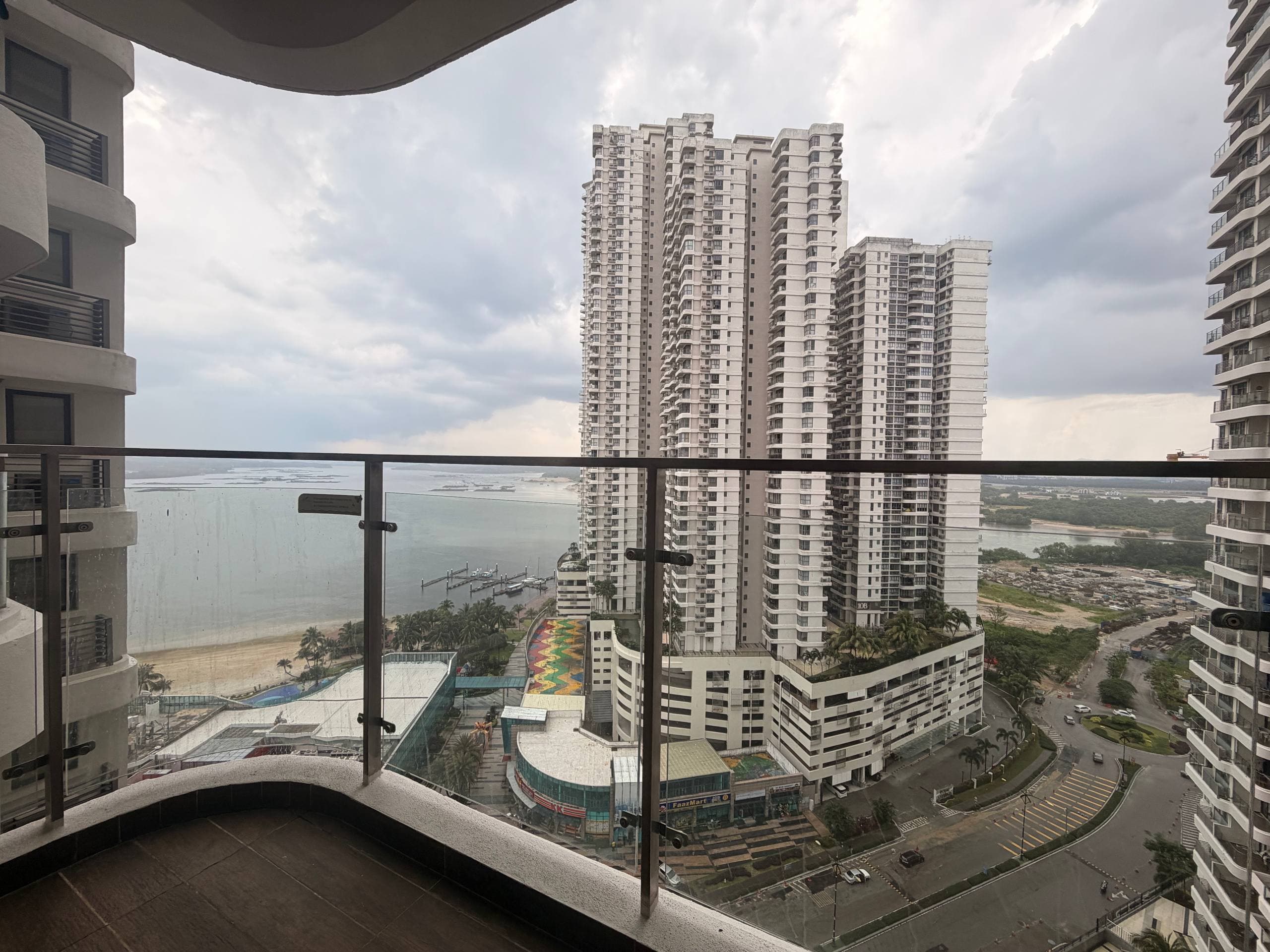 Condo Country Garden Danga Bay 13