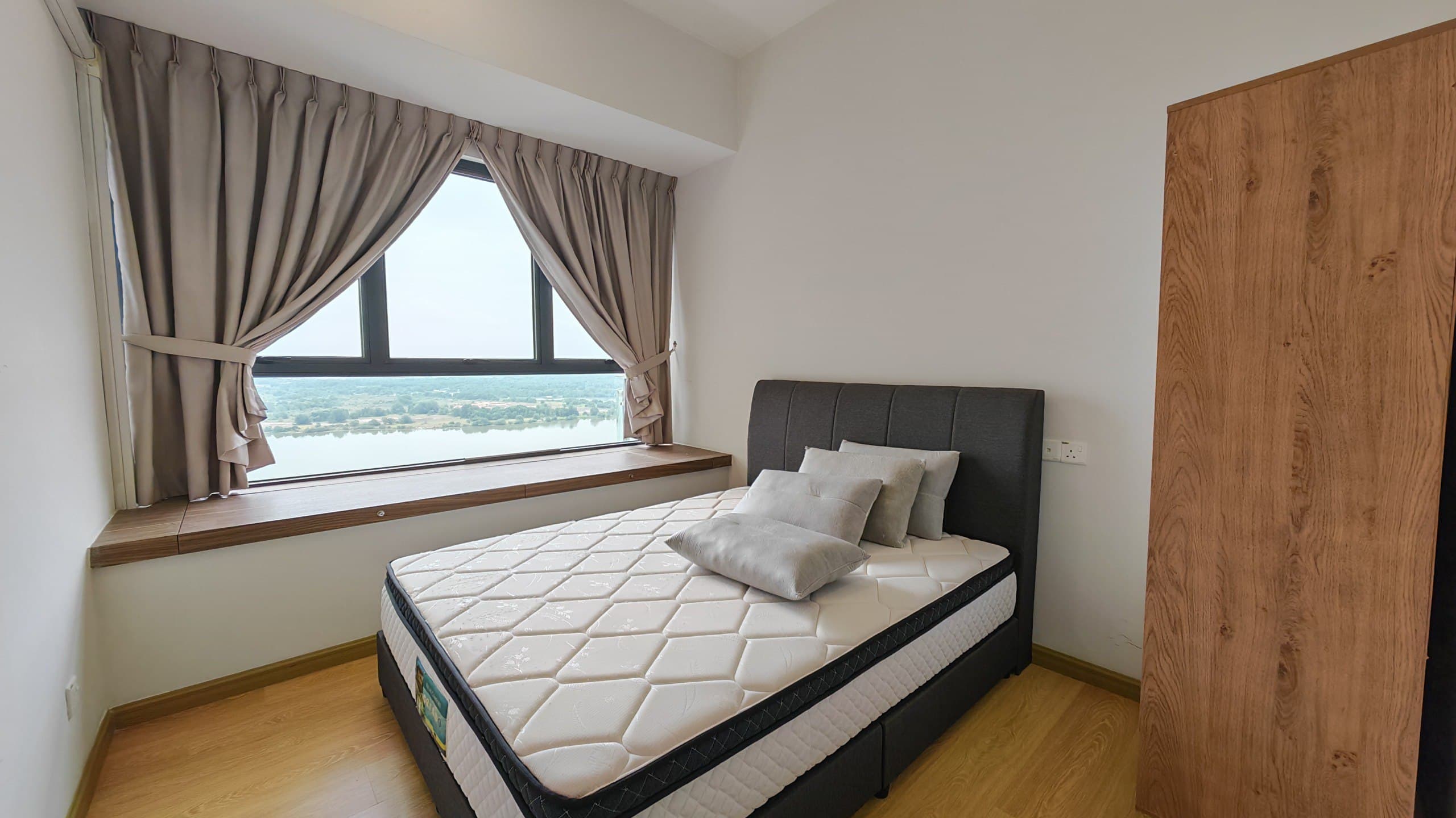 Condo Country Garden Danga Bay 5