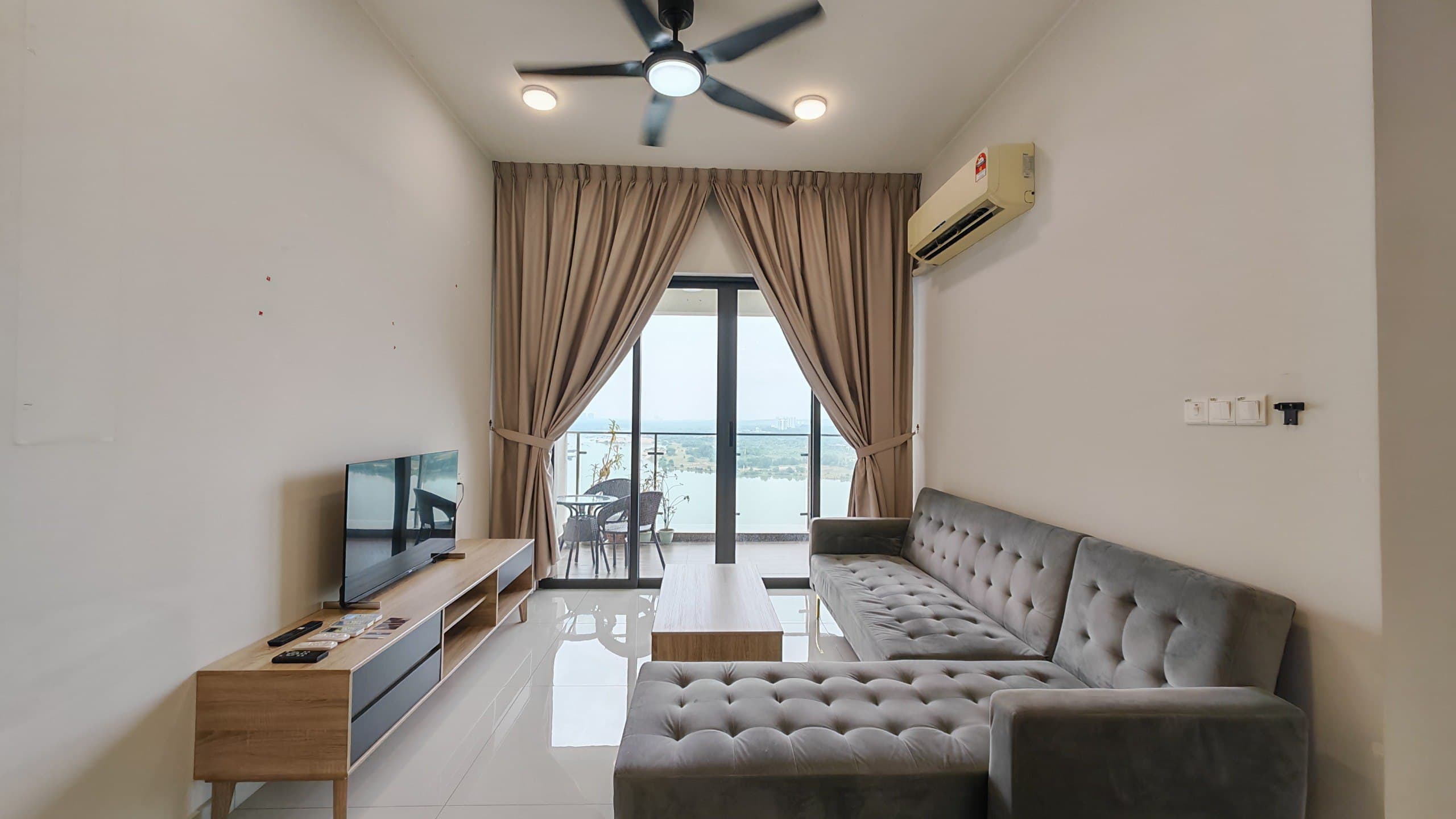 Condo Country Garden Danga Bay – photo 1