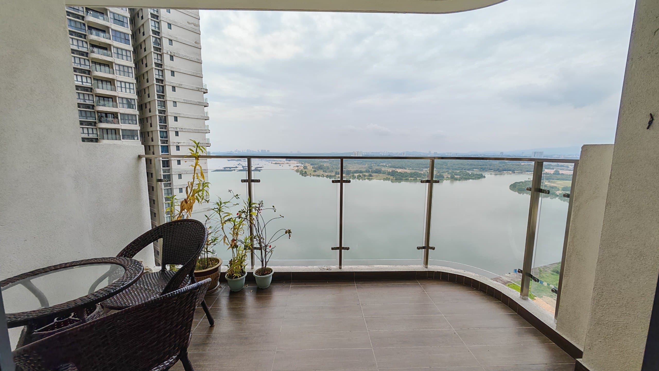 Condo Country Garden Danga Bay 4