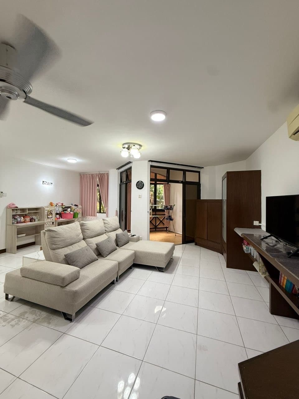 Condominium Taman Pelangi 4