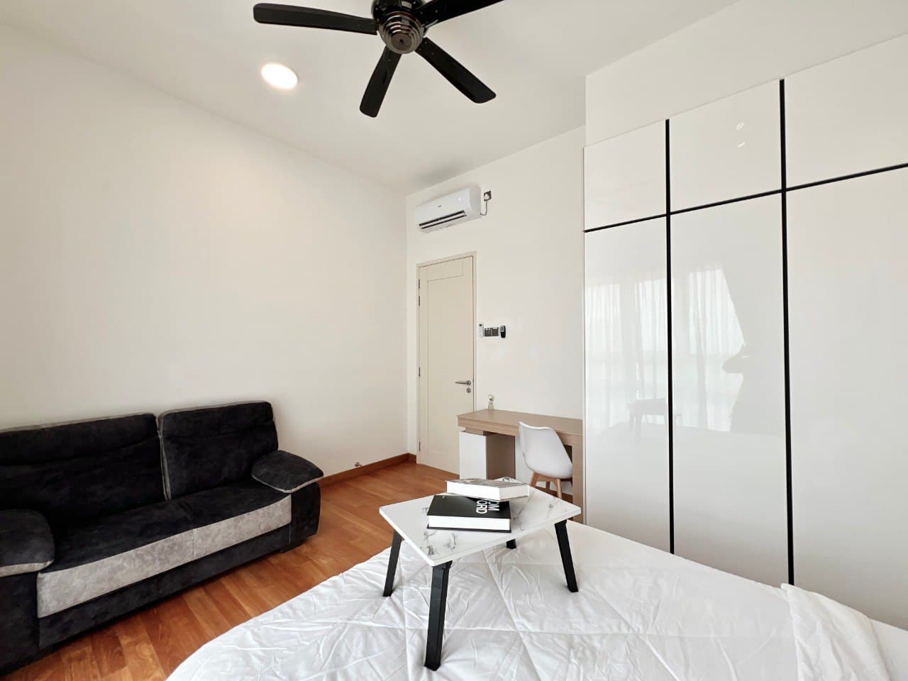 Condominium TRI-TOWER 7