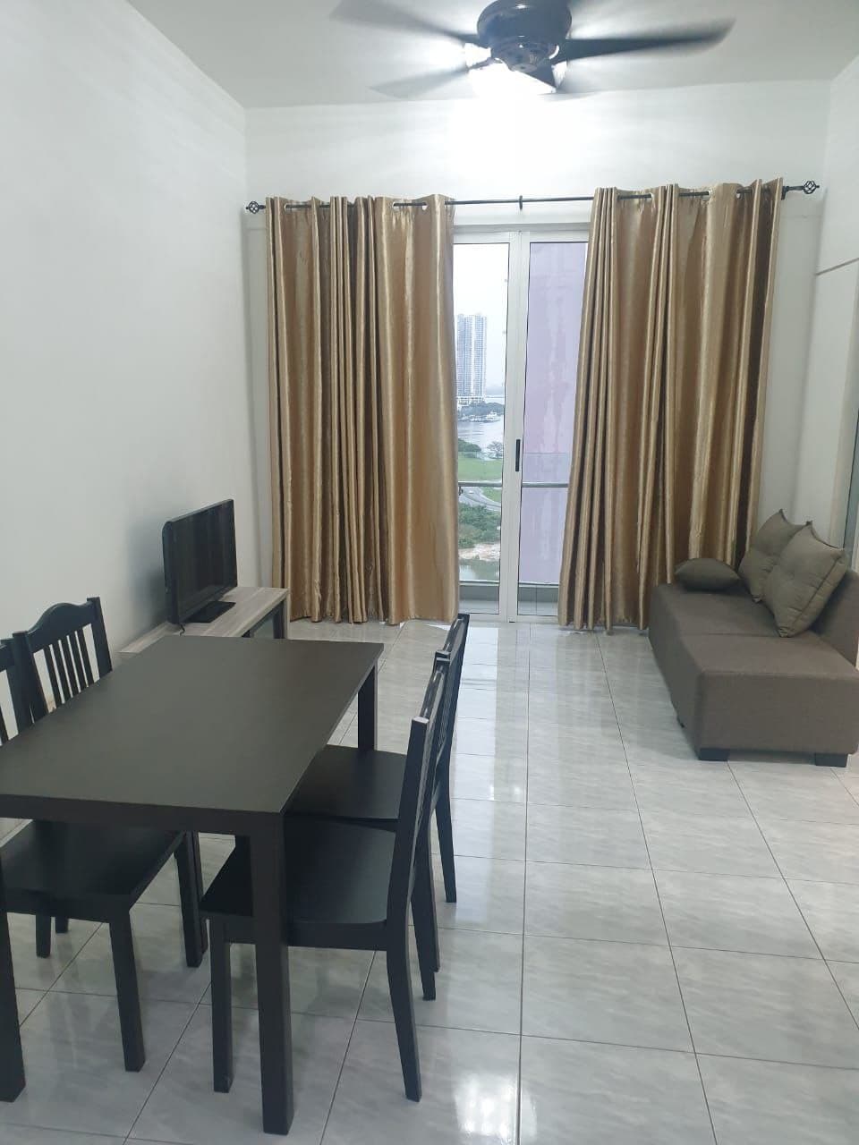 Condo Danga Bay – photo 1