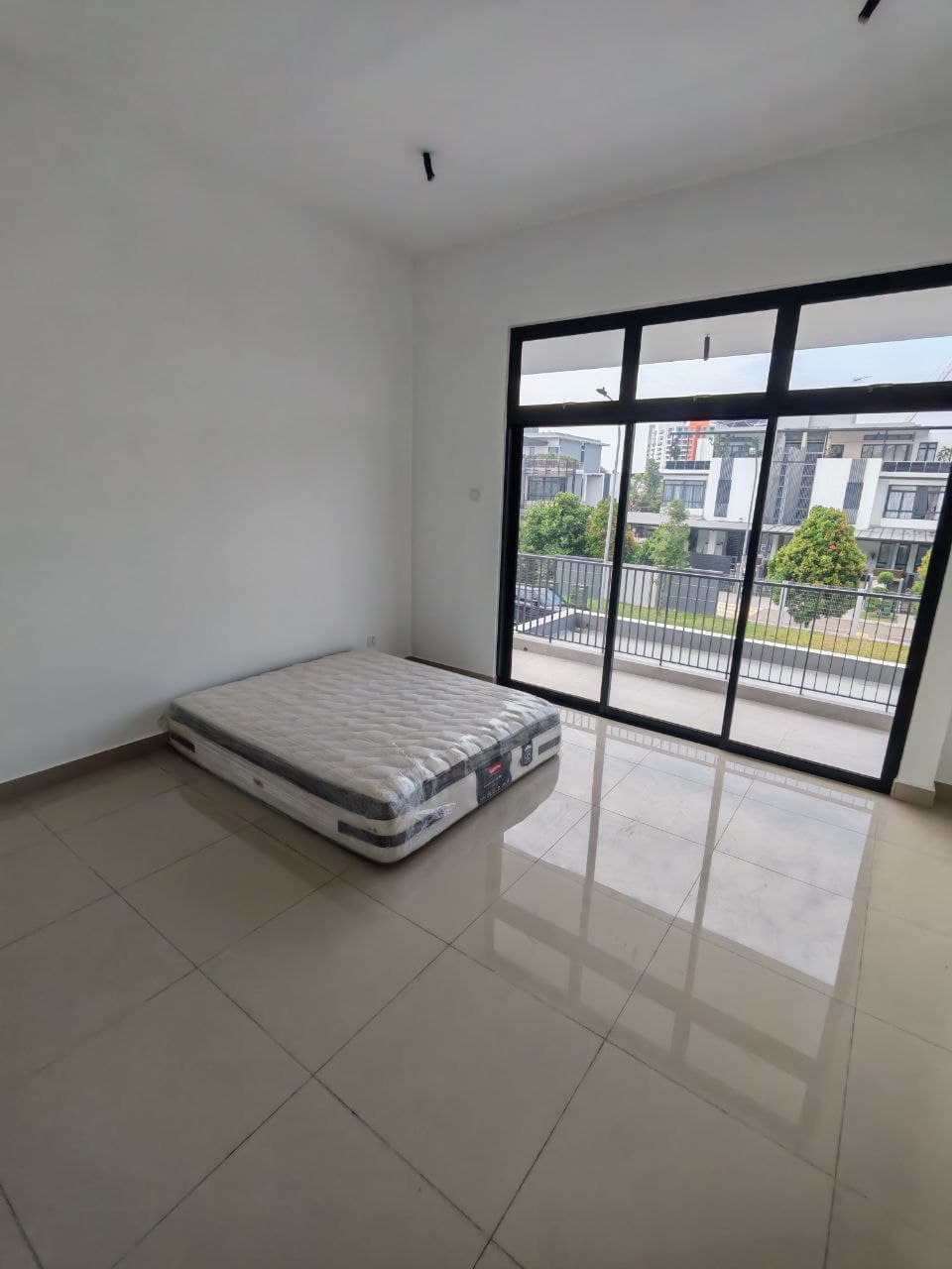 2 Storey Terrace House Ponderosa Callista, Molek 2