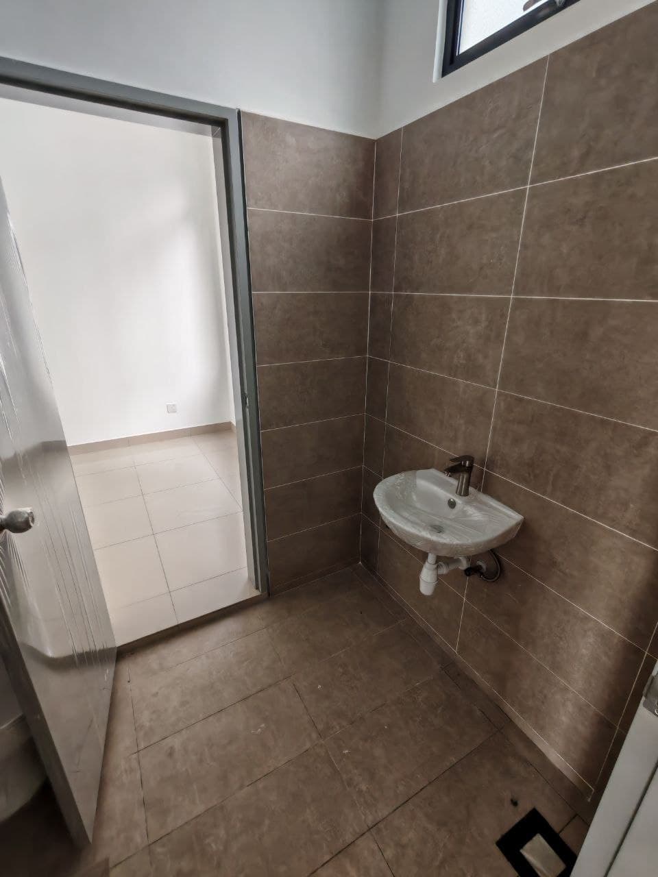 2 Storey Terrace House Ponderosa Callista, Molek 11