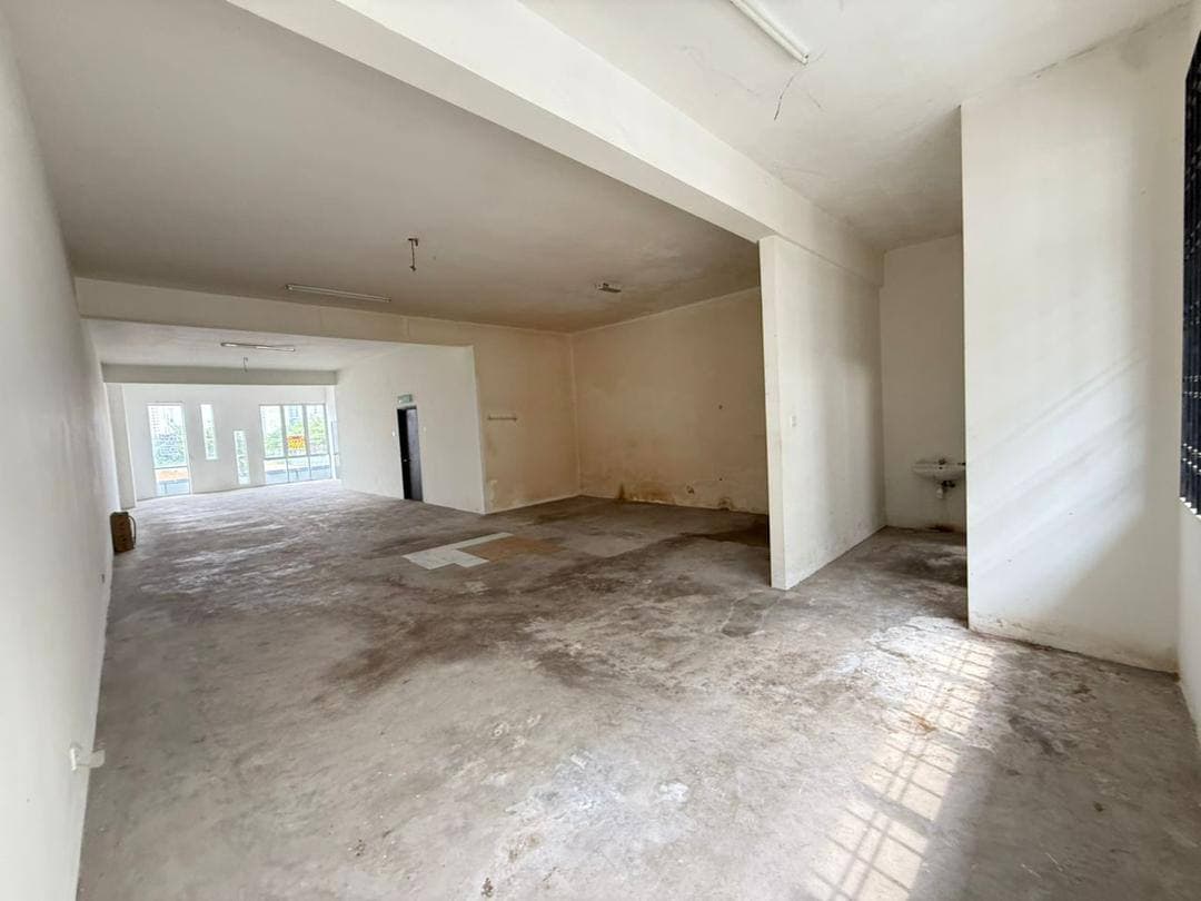 4 Storey Shoplot with Lift Kota Putri 4