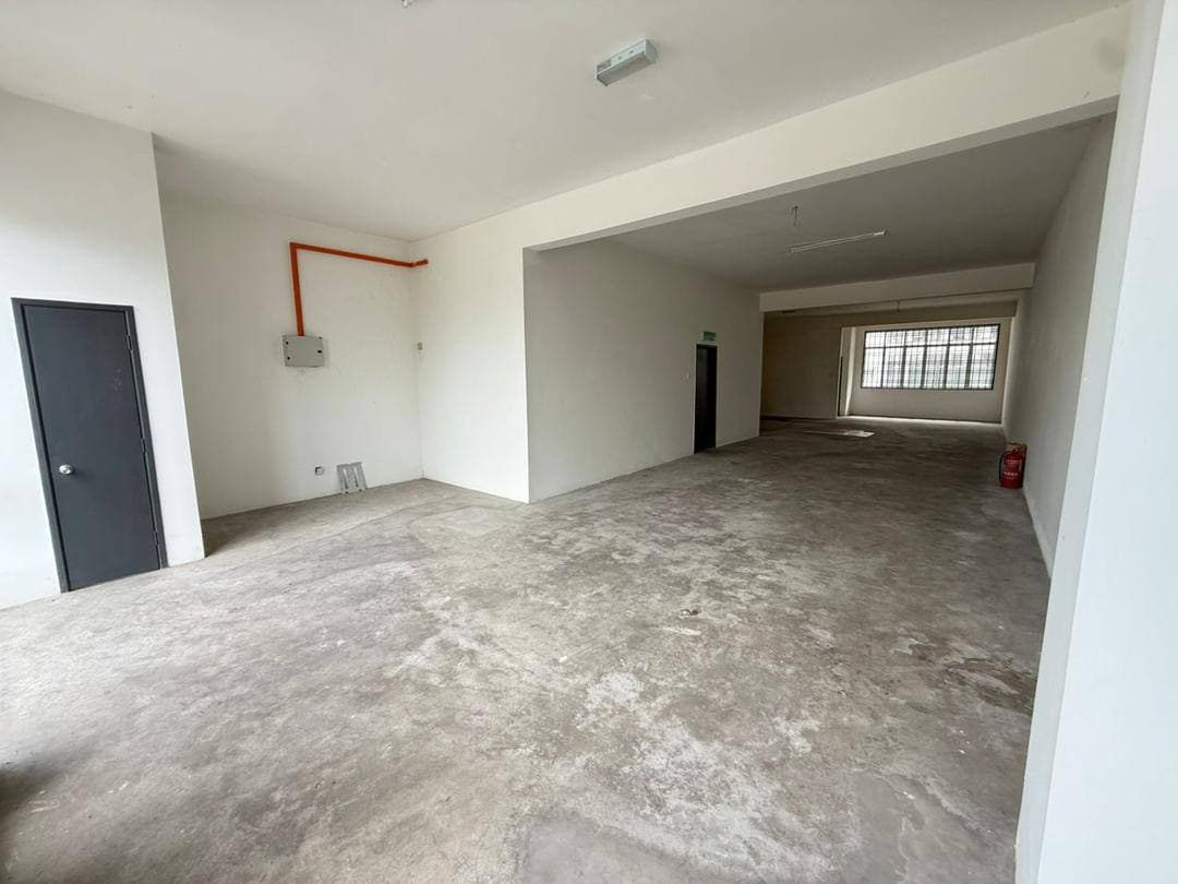 4 Storey Shoplot with Lift Kota Putri 2