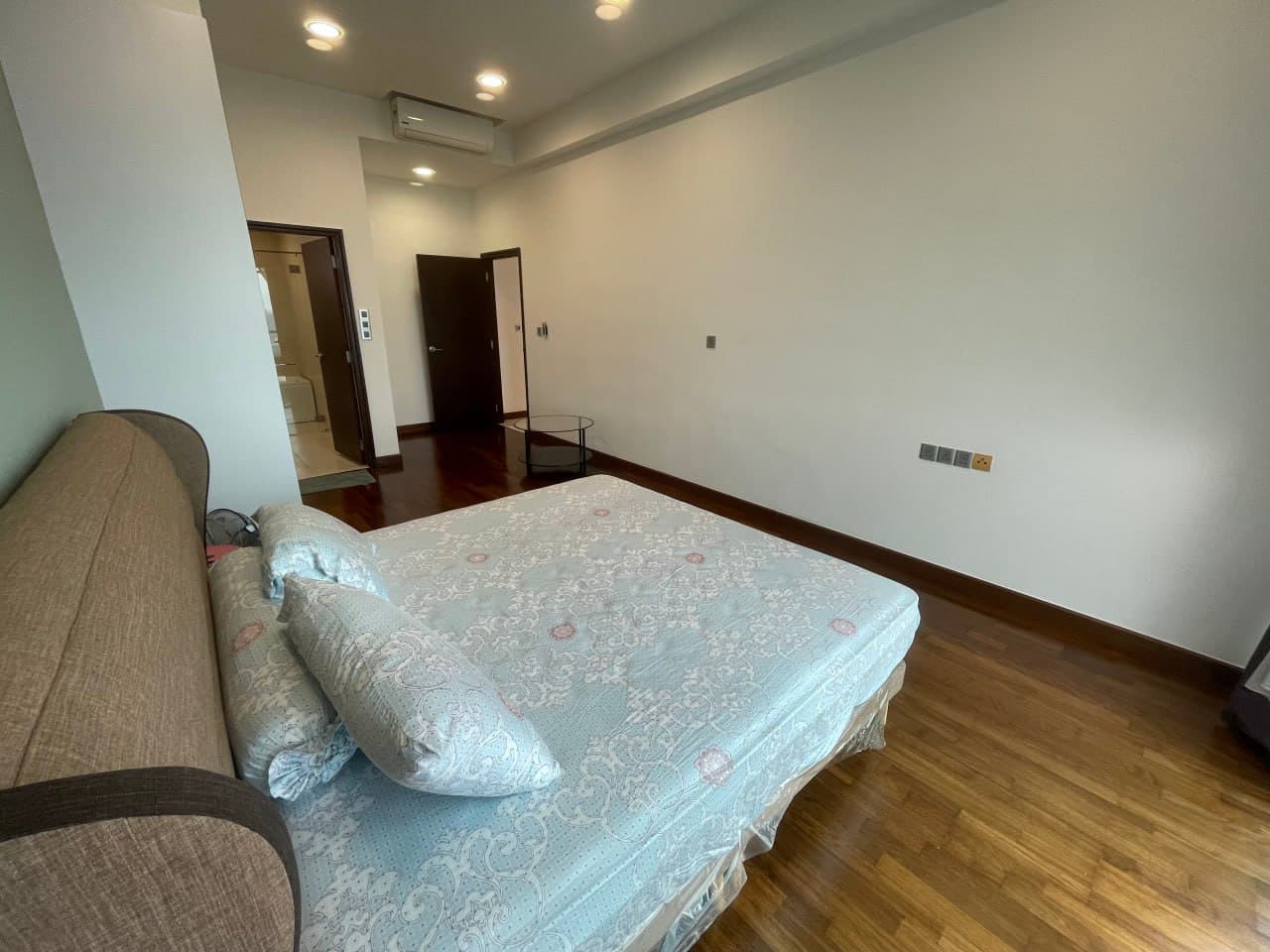 Condominium Paragon Suites @ CIQ 6