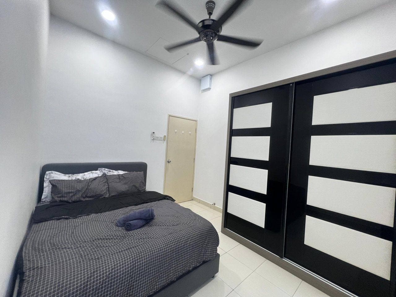 Double Storey Terrace House Sri Austin Lake View 4