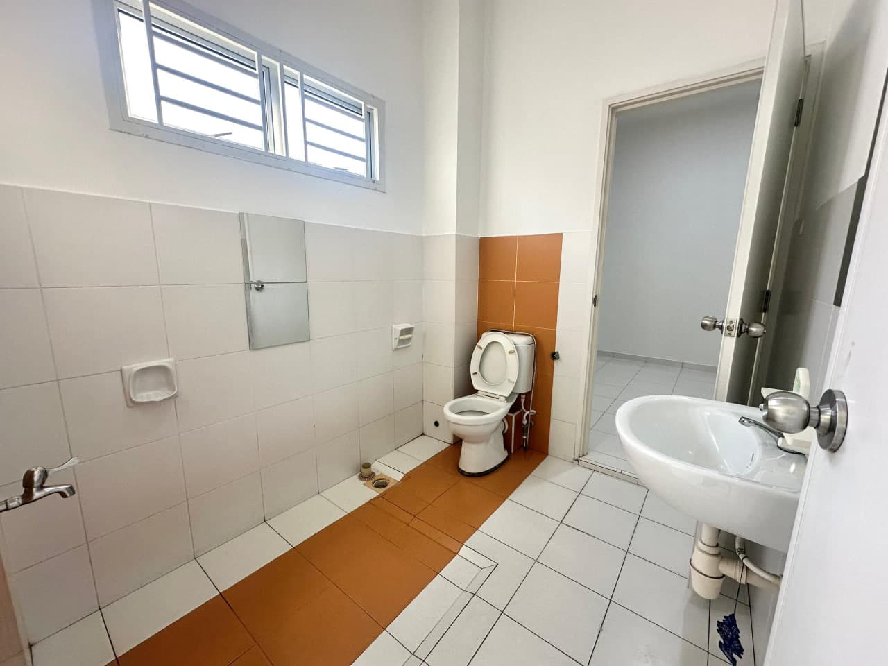 Double storey terrace house Caryota Square 9