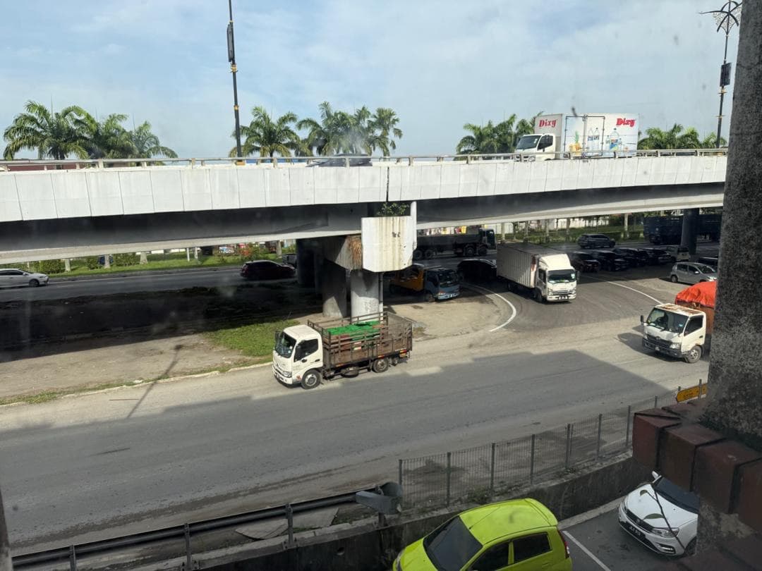 Intermediate Lot Jalan Raya Ulu Tiram 8