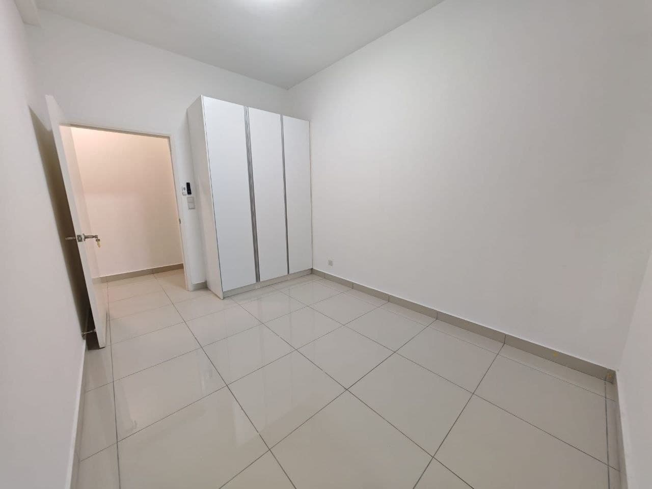 Condominium Meridian Medini 6