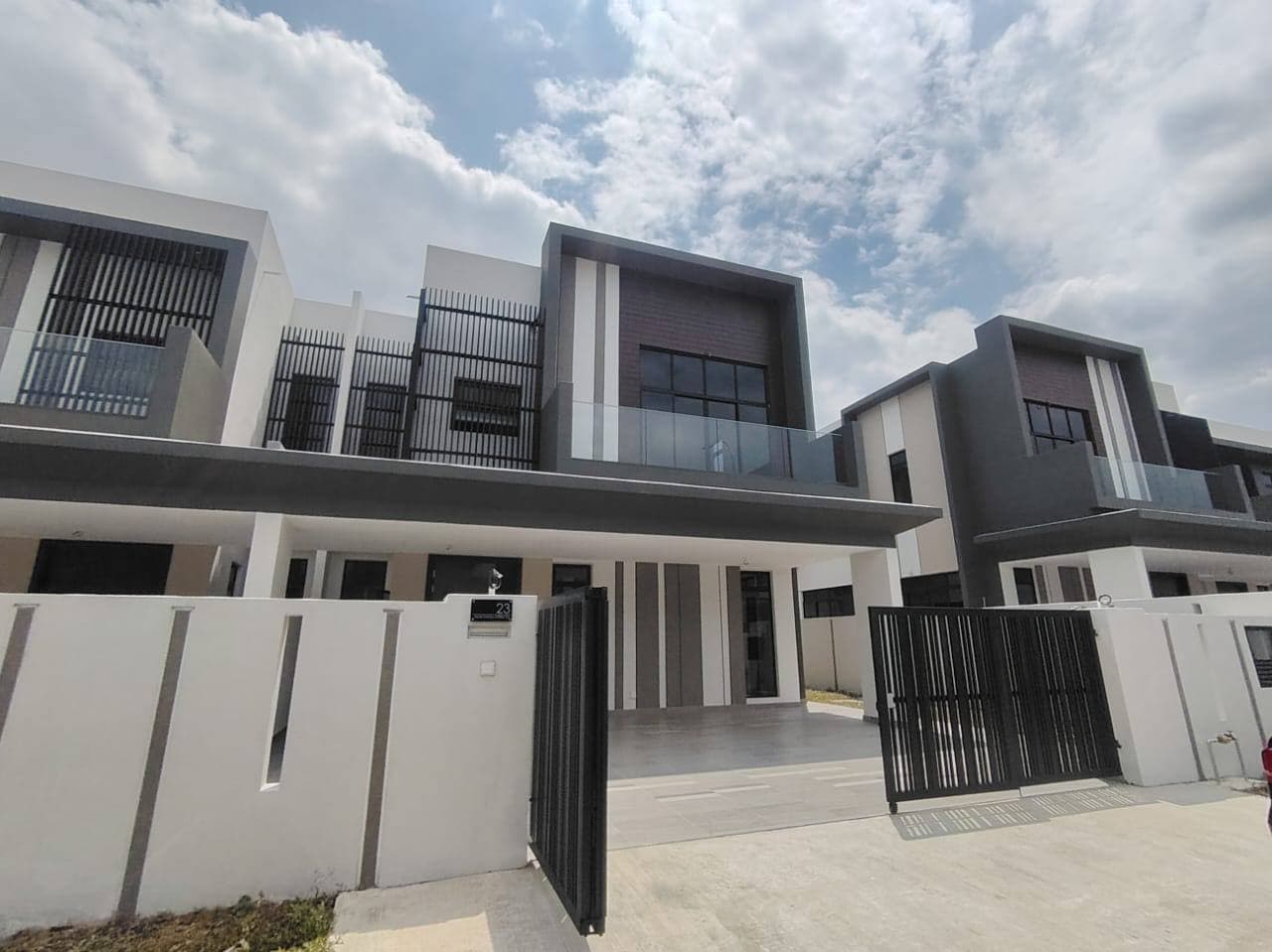 Double Storey Semi-D Jalan Danga Sutera