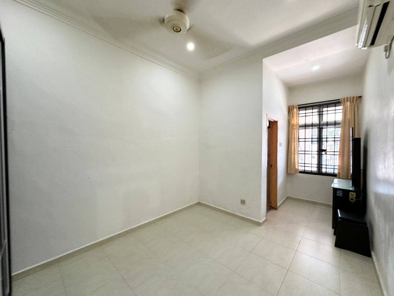 Single Storey Nusa Bestari 5