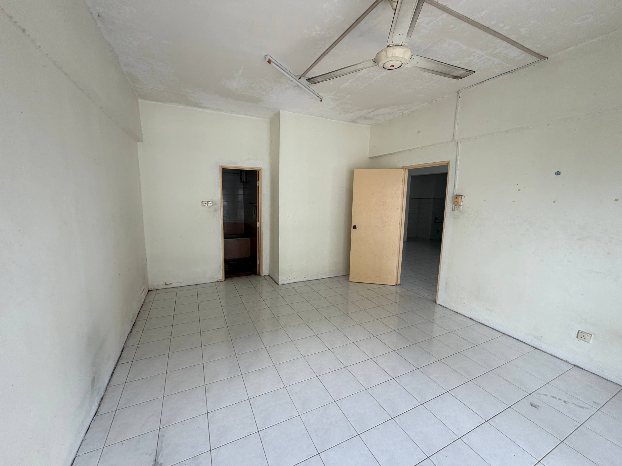 Apartment Larkin Utama 5