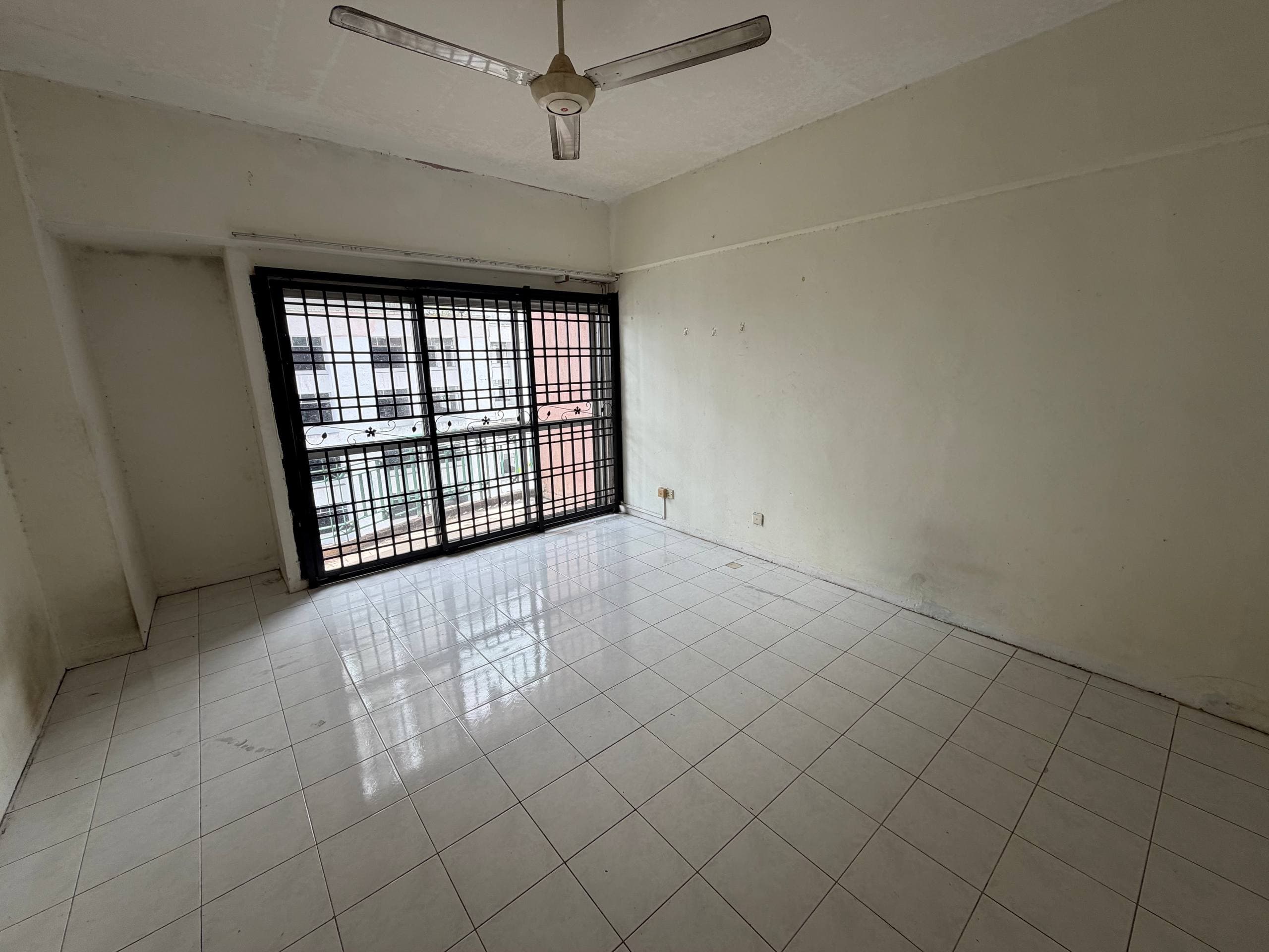 Apartment Larkin Utama 4