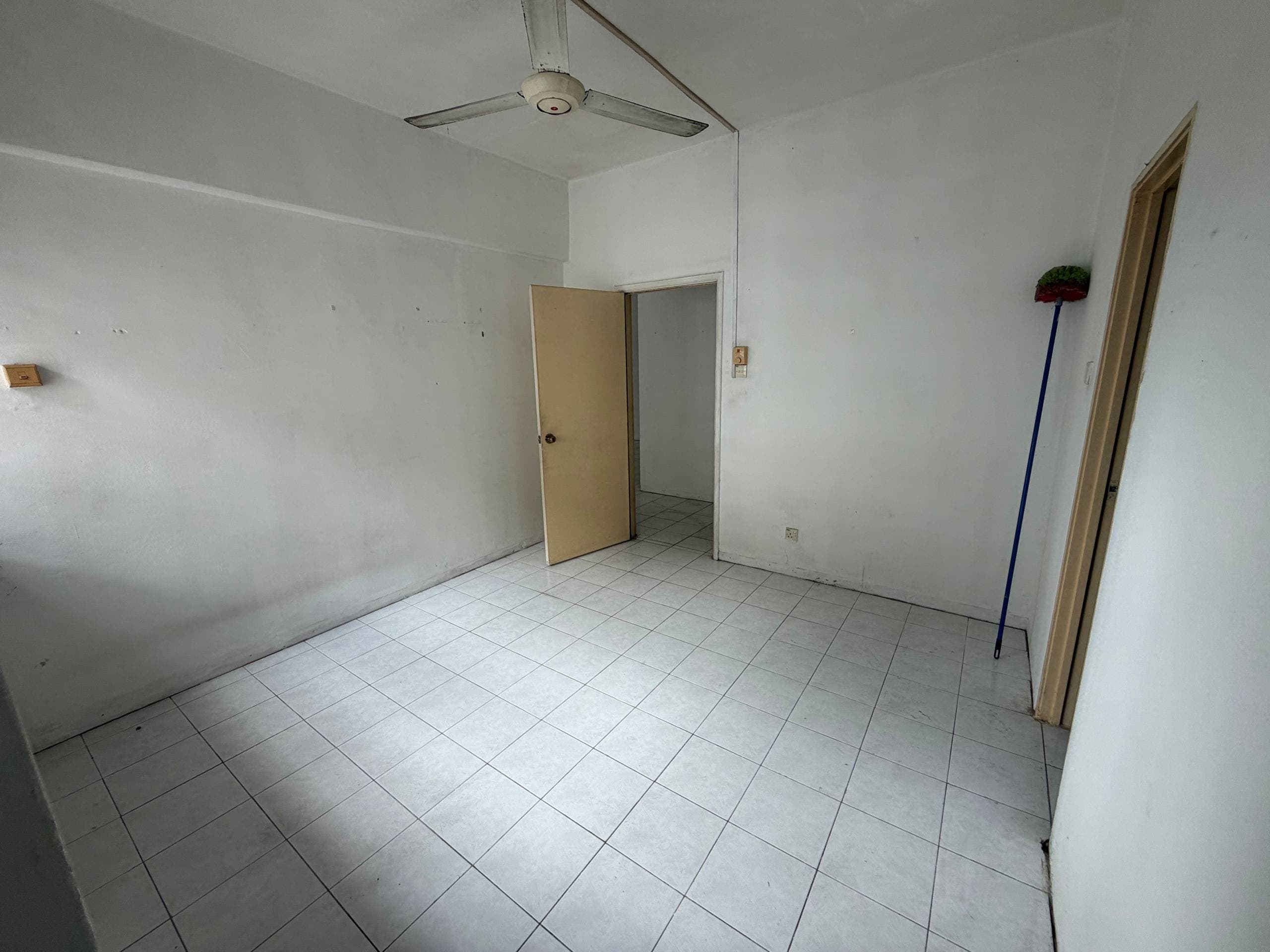 Apartment Larkin Utama 6