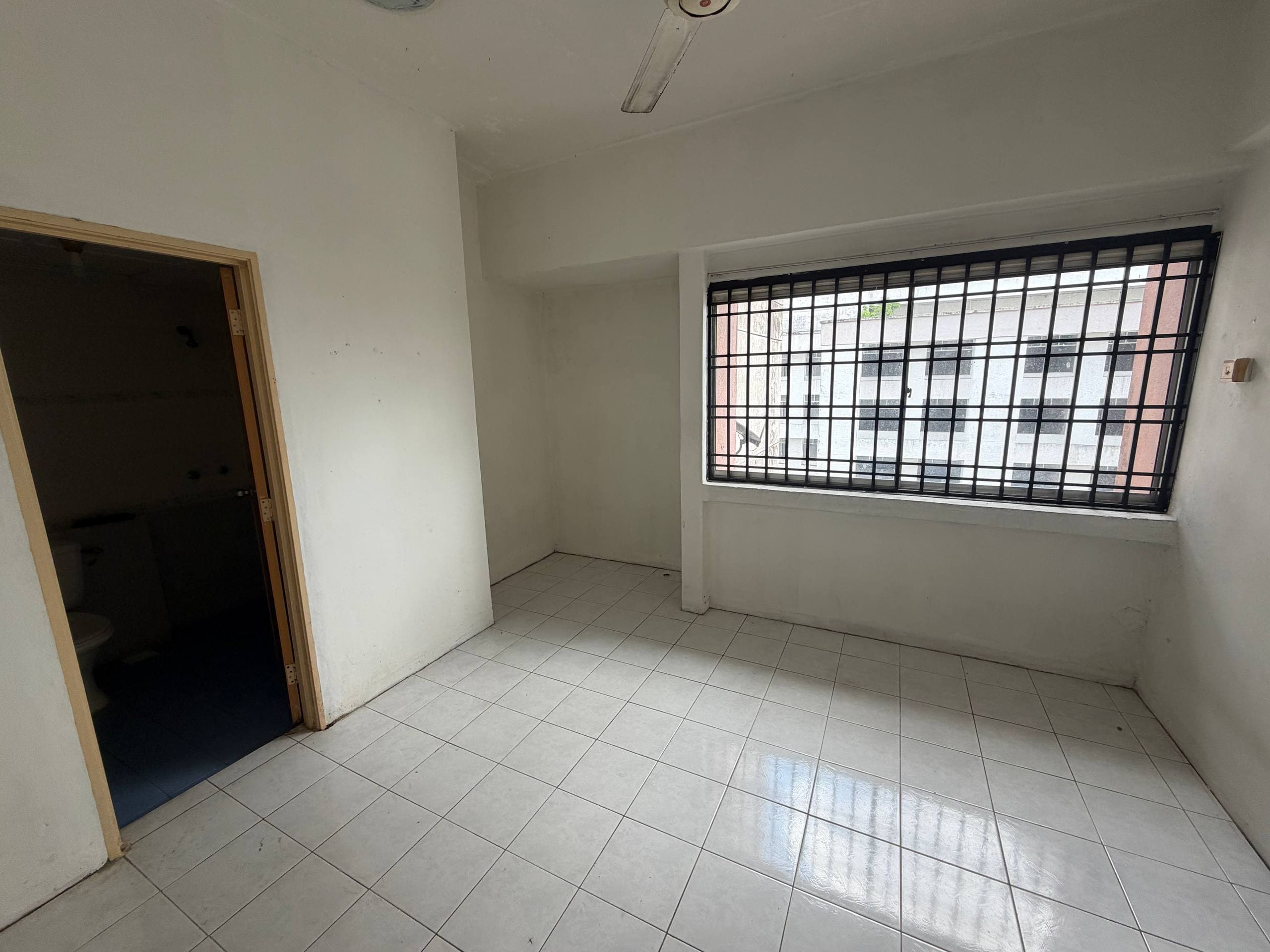 Apartment Larkin Utama 3