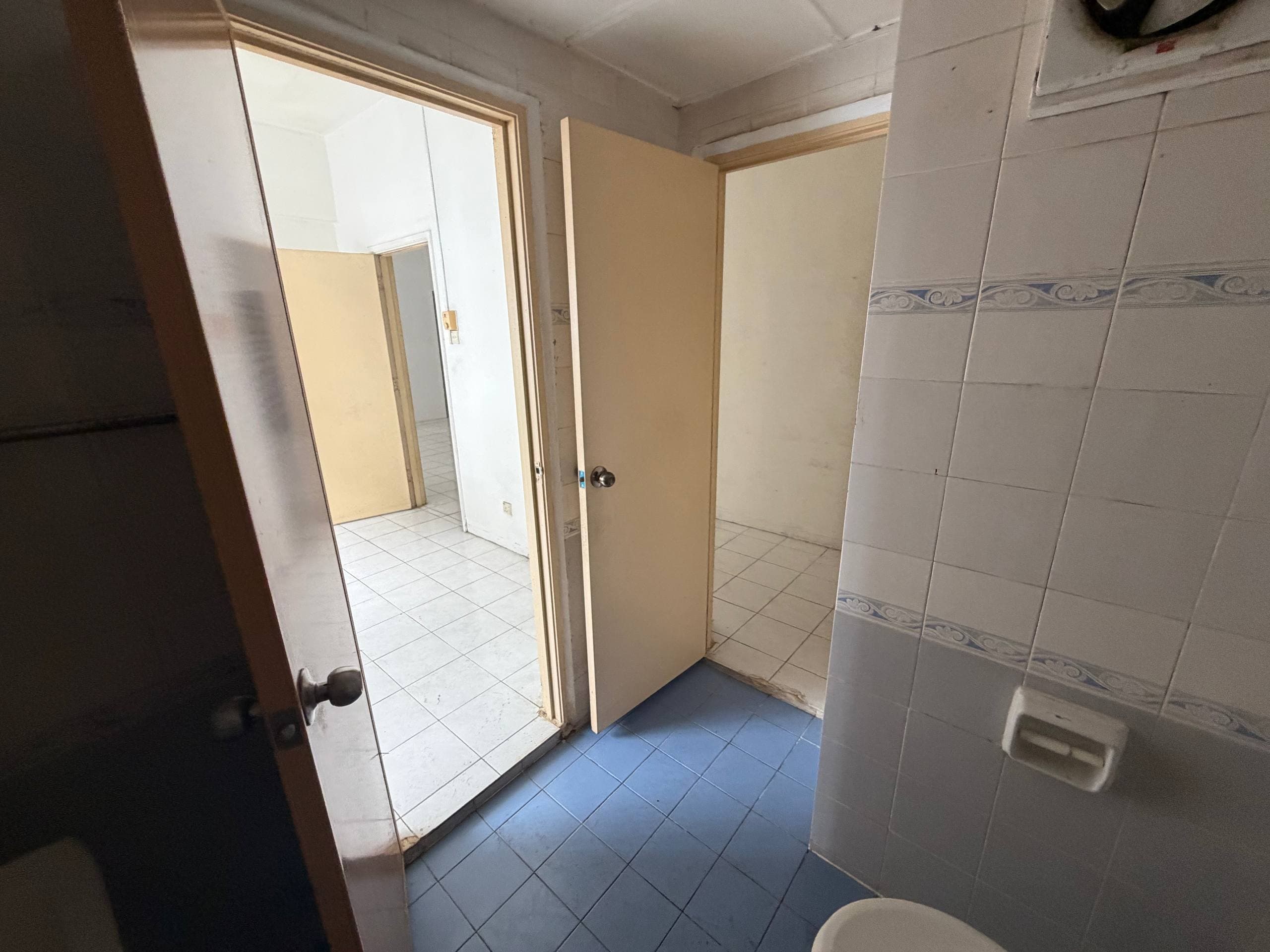 Apartment Larkin Utama 8