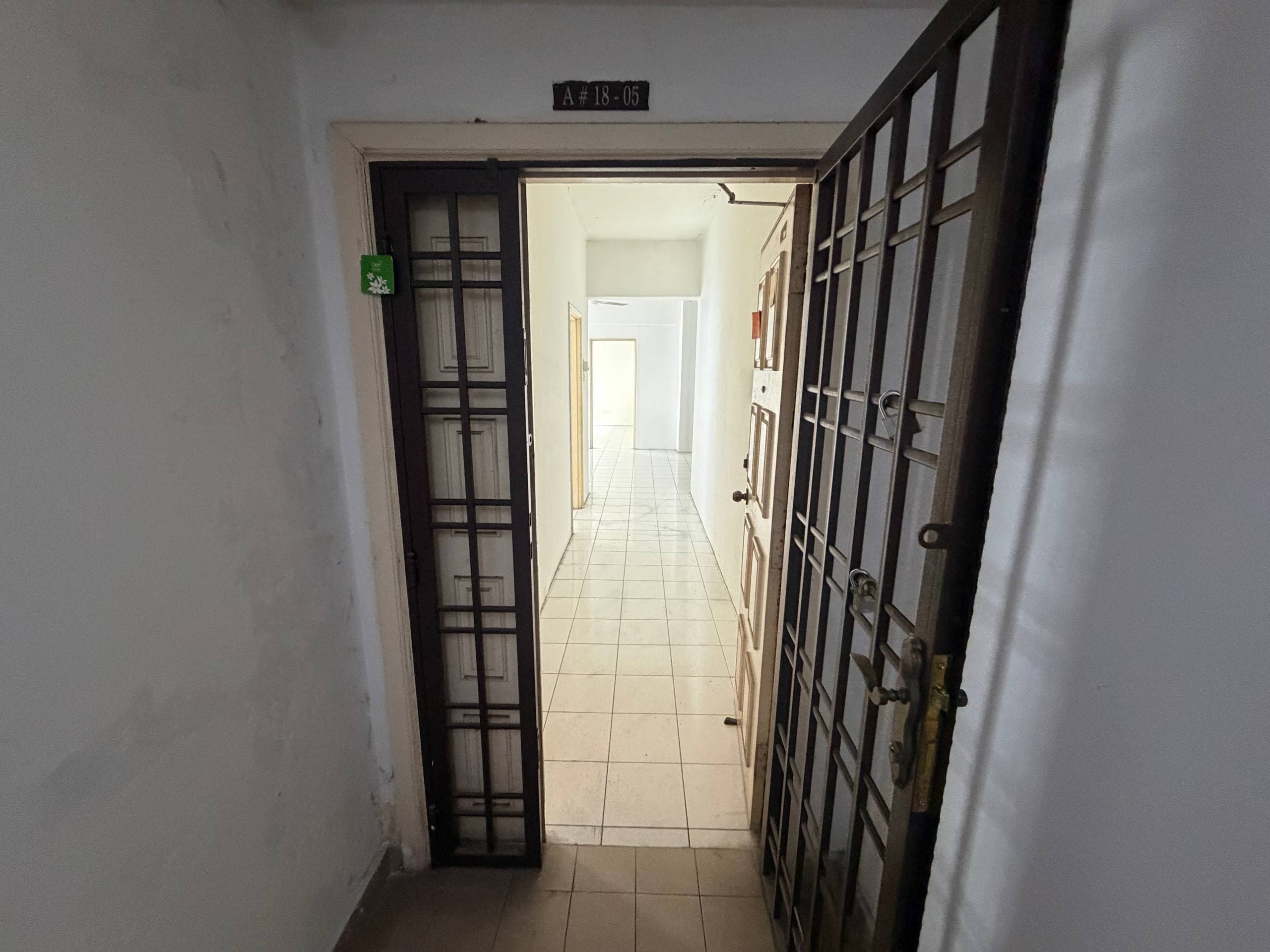 Apartment Larkin Utama 11