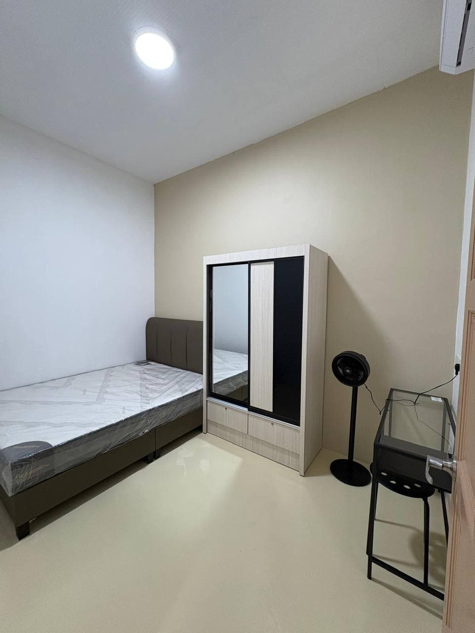 Single storey terrace house Corner unit JB Town 2