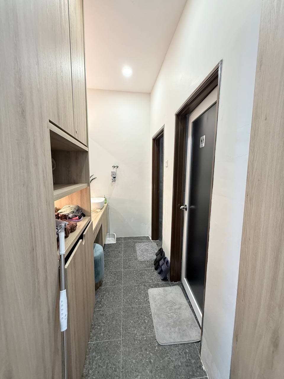 3 Storey Shop Lot Mount Austin 9