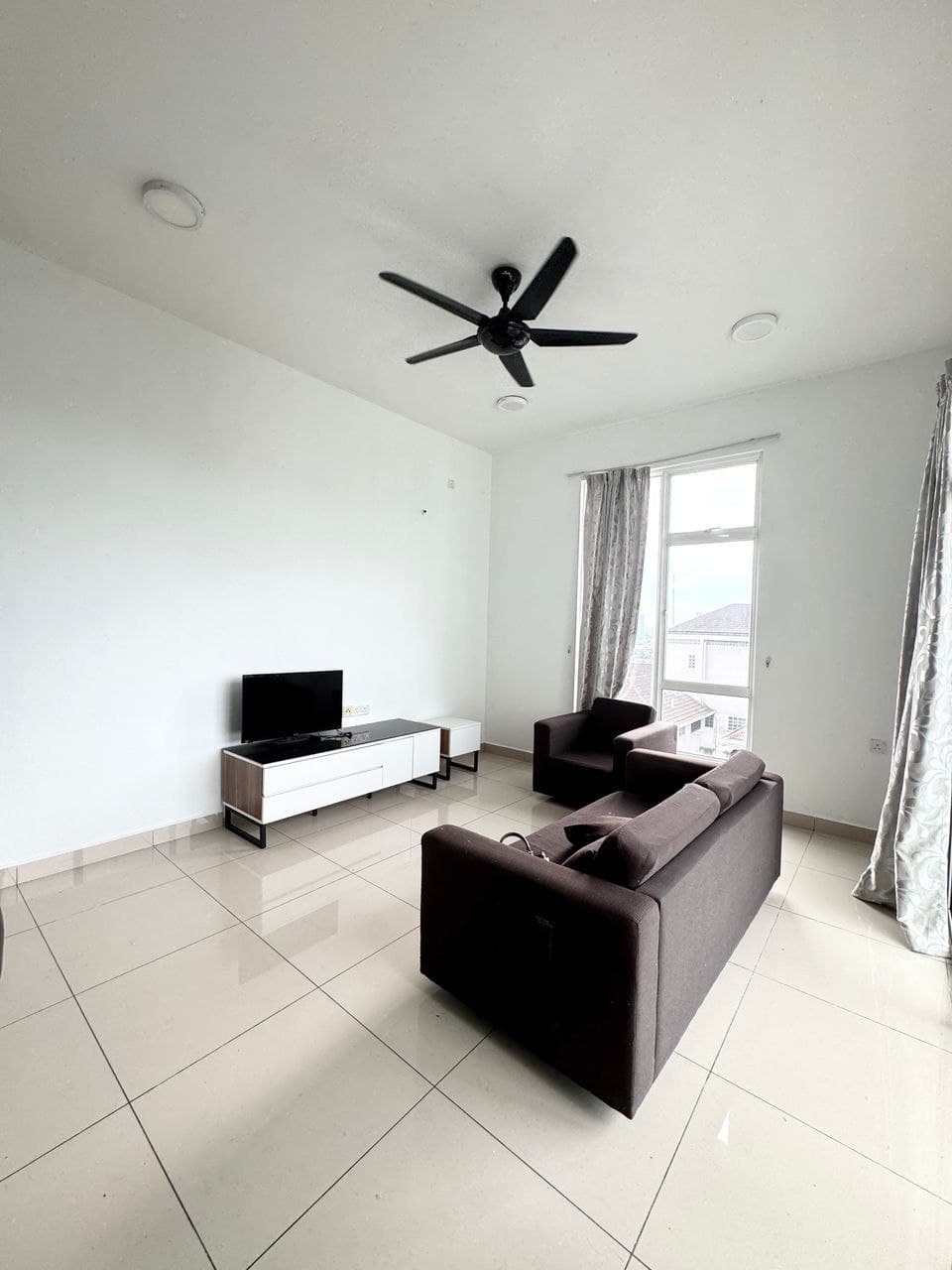 Apartment M Condominium Larkin 3