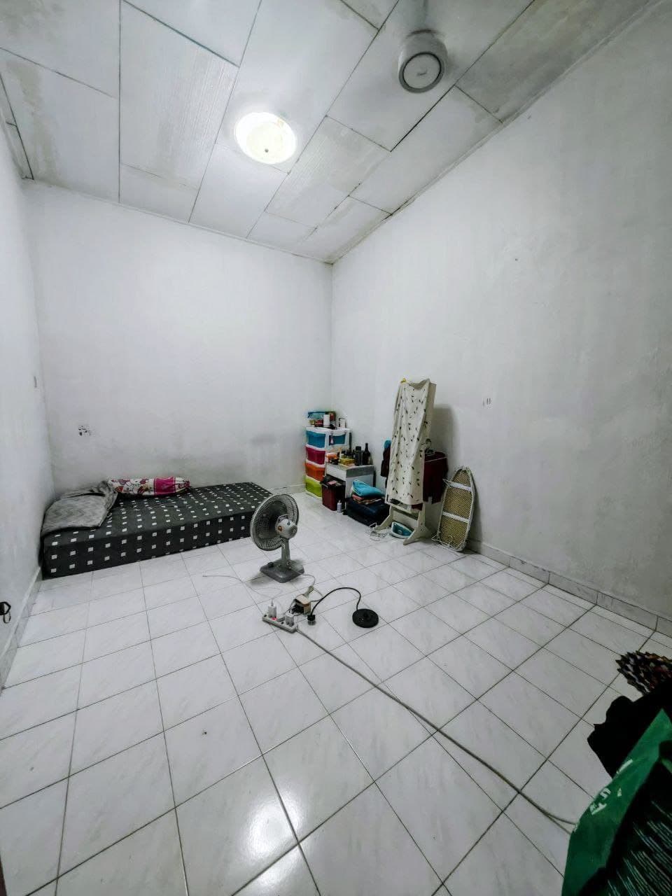 Single Storey Terrace Tun Aminah 8