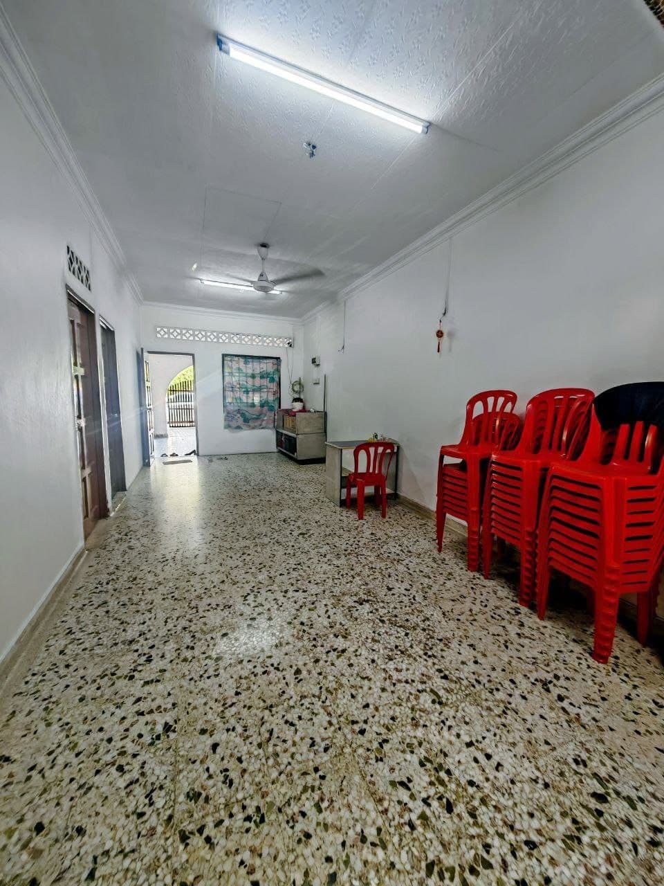 Single Storey Terrace Tun Aminah – photo 1