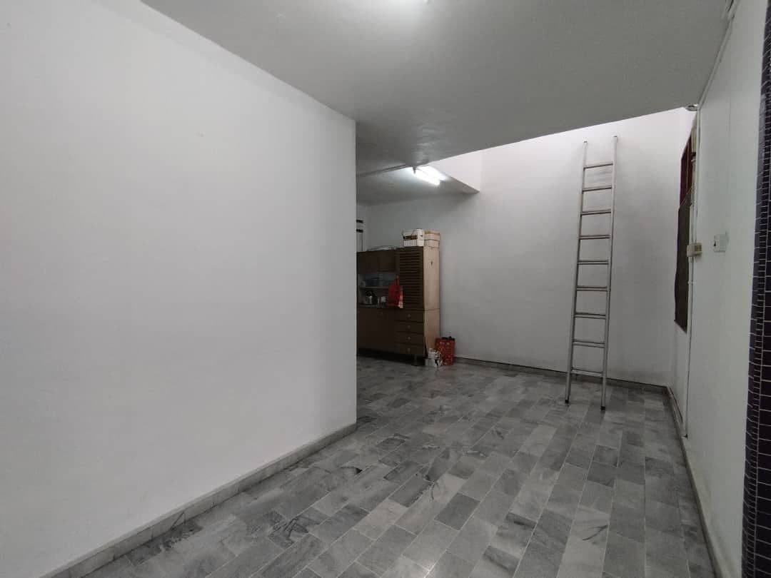 Single Storey Terrace Tun Aminah 4