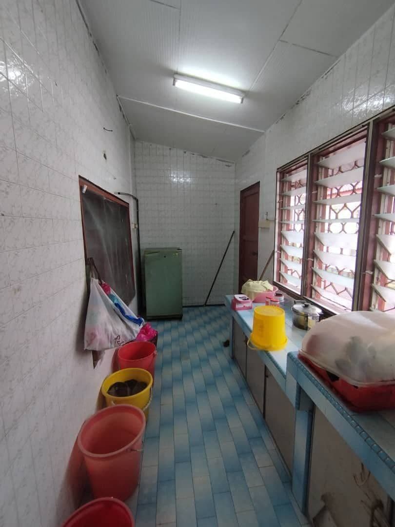 Single Storey Terrace Tun Aminah 9