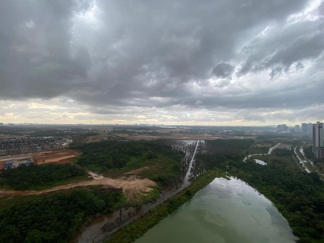 Condominium Medini 5