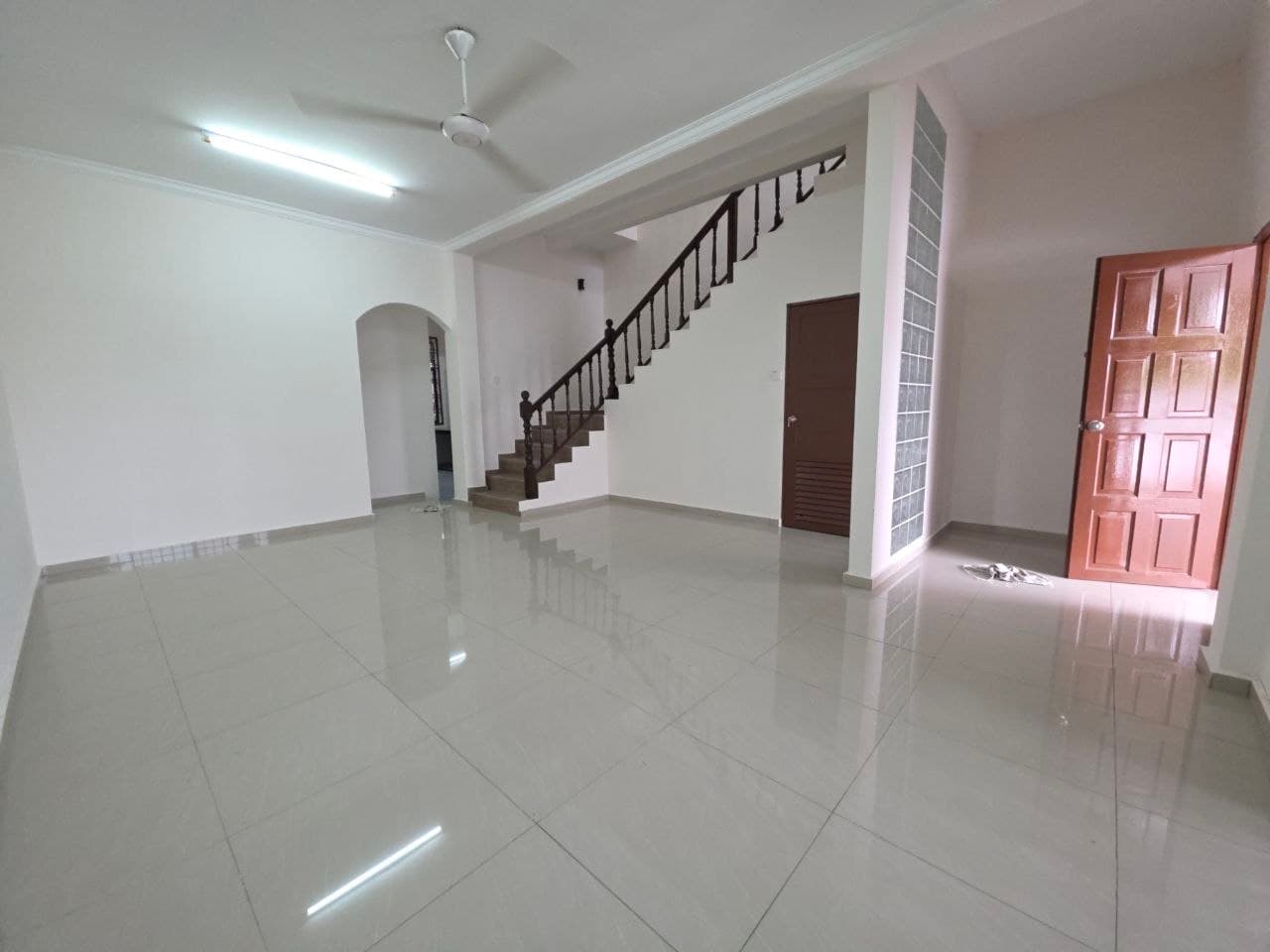 Double Storey Terrace House Jalan Mewah Pekan Nanas – photo 1