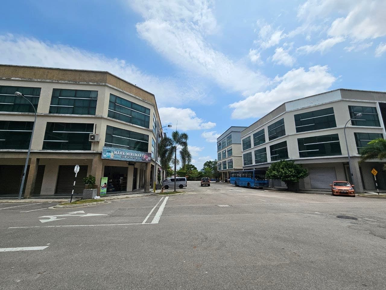 Three Storey Shop Lot Jalan SILC 2 – photo 1